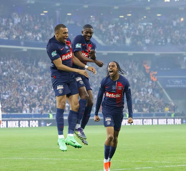 英雄联盟-里程碑夜！曼联内部沟通，法国杯今晨刷纪录，震撼外界，细节决定成败的简单介绍